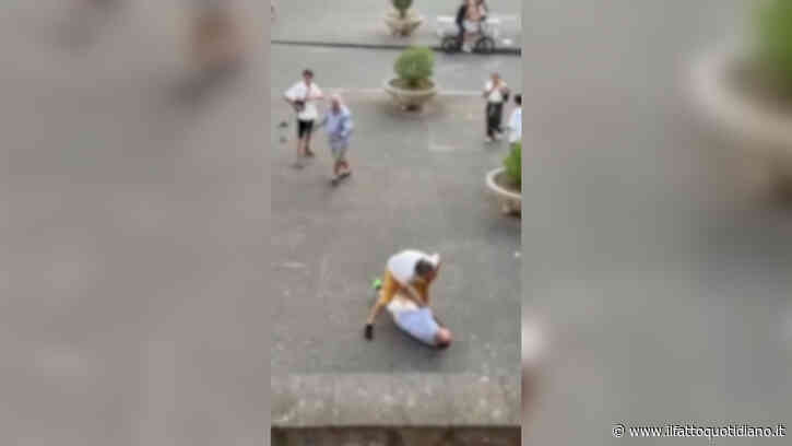 Pestaggio nel Napoletano, anziano picchiato a sangue al termine di una lite: 18enne arrestato per tentato omicidio
