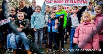 Kleine dorpsschool moet open blijven, maar ouders hebben zorgen: krijgen hun kinderen nog wel goed onderwijs?