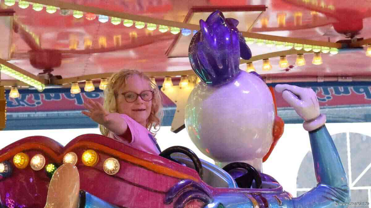 Hoch hinaus auf dem Trampolin, rasant auf dem Phoenix: Heute gibt‘s Sonderangebote auf dem Volksfest
