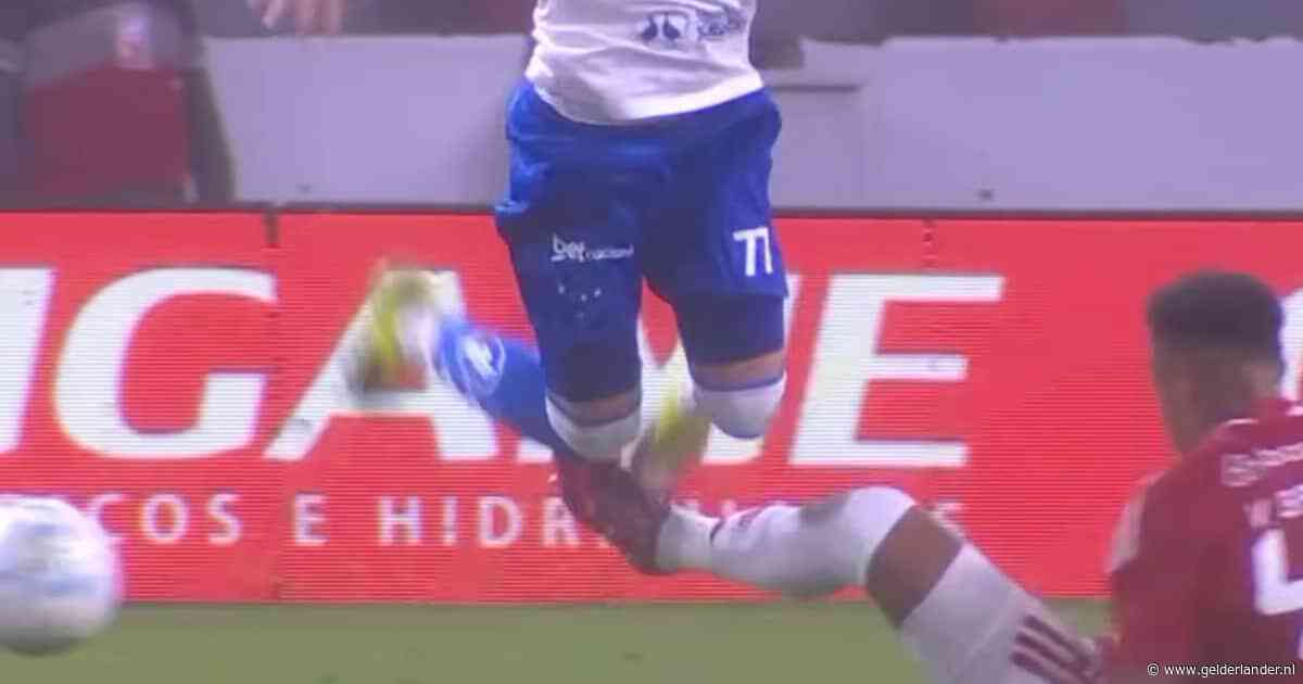 Braziliaanse verdediger breekt been met horrortackle en mag niet spelen zolang slachtoffer niet op veld kan staan