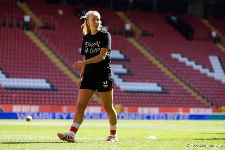 Charlton Athletic defender Newsham signs new deal