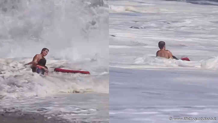 “Le onde erano normali, poi sono cambiate in un batter d’occhio. Il giovane è stato sopraffatto e spazzato via in un attimo”: bagnino 16enne si tuffa in mare e gli salva la vita