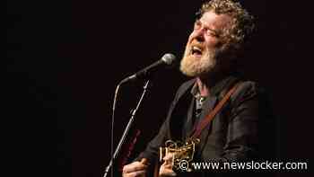 Ierse zanger en Oscarwinnaar Glen Hansard (56) omgekomen bij motorongeluk