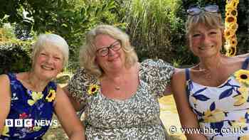 Breast cancer survivors go nude in Calendar Girls