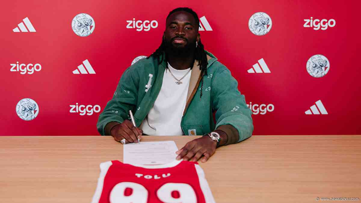 Nu officieel: Ajax huurt spits Tolu Arokodare (25) van Wolverhampton Wanderers