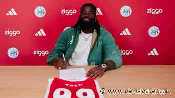 Nu officieel: Ajax huurt spits Tolu Arokodare (25) van Wolverhampton Wanderers