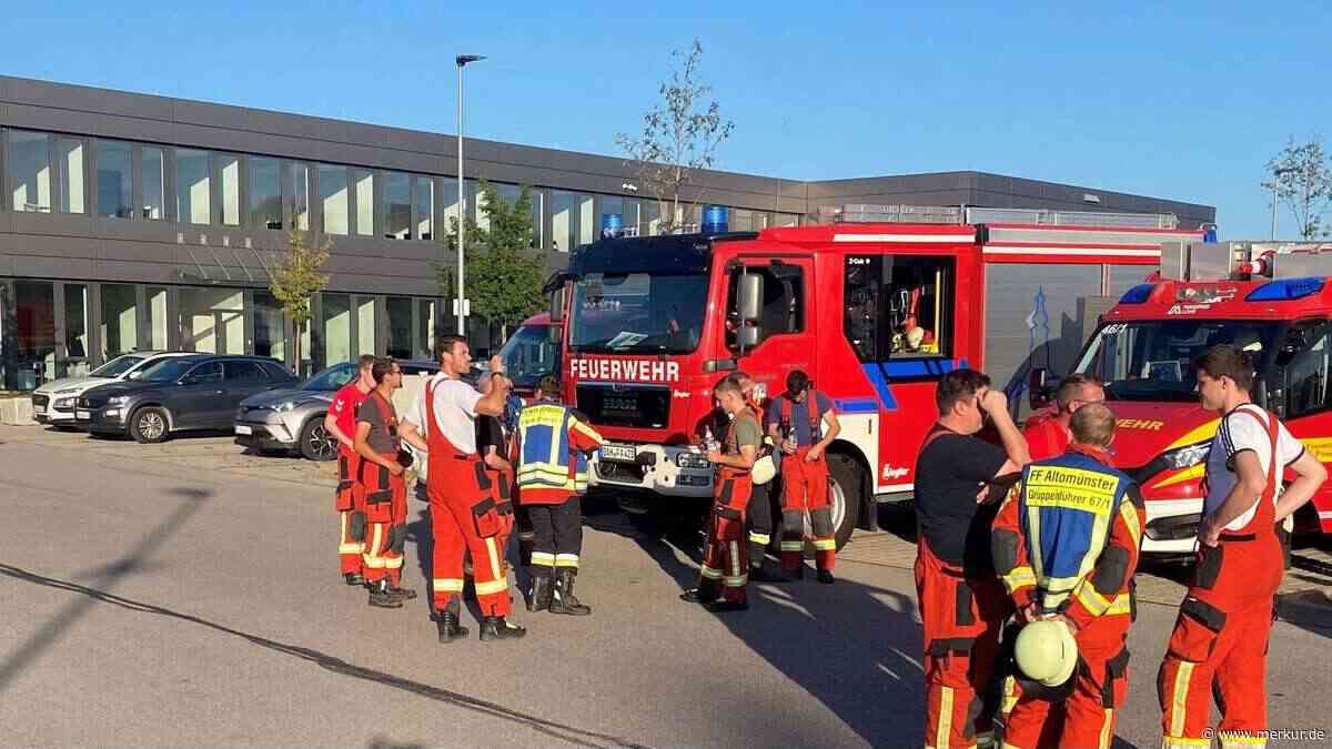 Gabelstapler beschädigt Kanister: Ätzende Dämpfe verletzen zwei Arbeiter