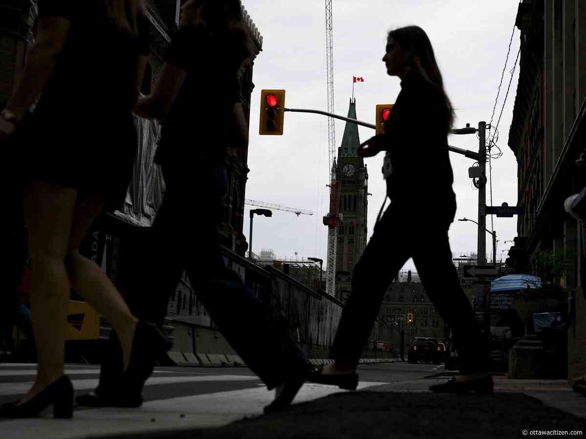More than 10,000 public servants apply for early retirement incentives