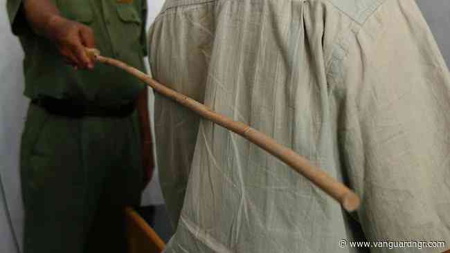 Bus conductor to receive 10 strokes of cane for slapping passenger