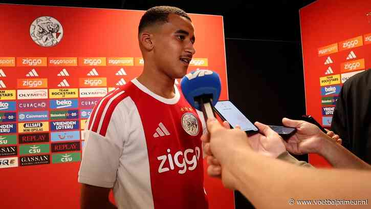 Ouazane geniet van doorbraak Ajax-ploeggenoot: 'Kennen elkaar sinds de onder 13'