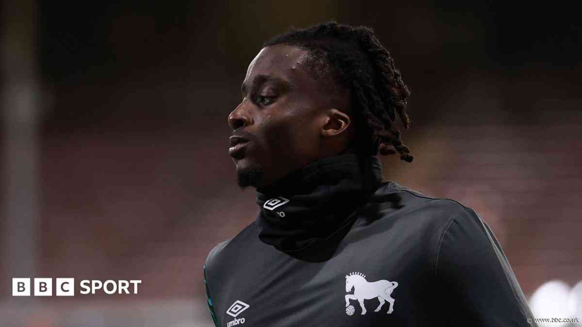 Orient sign Ipswich defender Boniface on loan