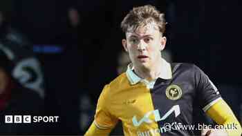 Bromley bring in Lincoln midfielder McKiernan