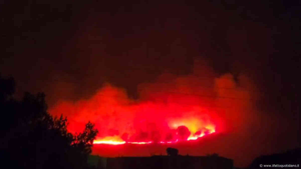 Incendi a Paros, evacuate in via precauzionale 10 zone dell’isola. Battaglia dei vigili del fuoco contro il vento