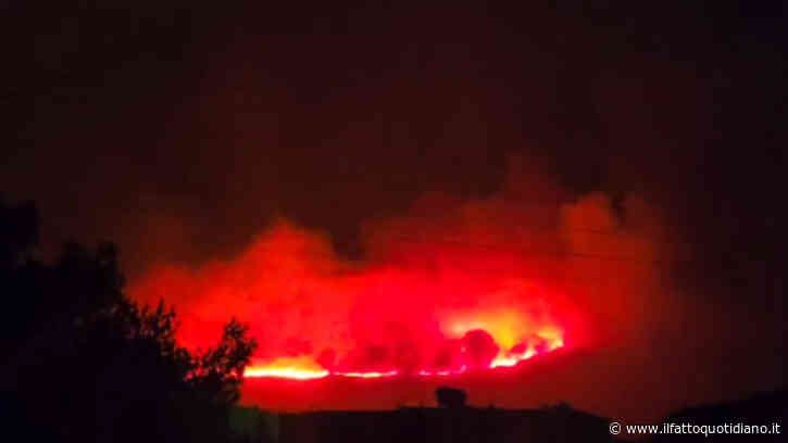 Incendi a Paros, evacuate in via precauzionale 10 zone dell’isola. Battaglia dei vigili del fuoco contro il vento