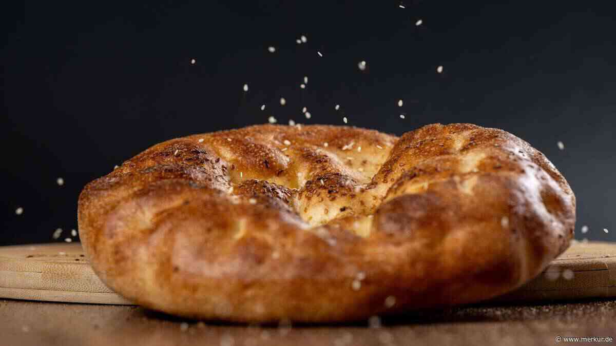 Frisches Fladenbrot aus der Heißluftfritteuse: So einfach gelingt der Teig
