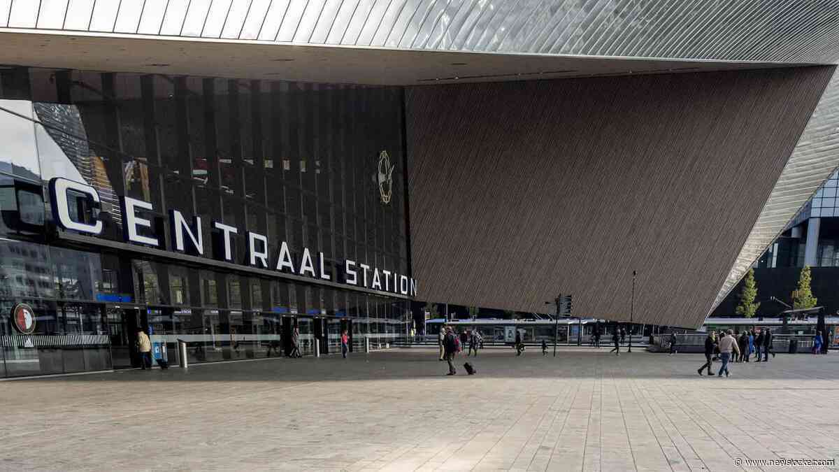 Man schiet met vuurwapen in de lucht in stationshal Rotterdam Centraal