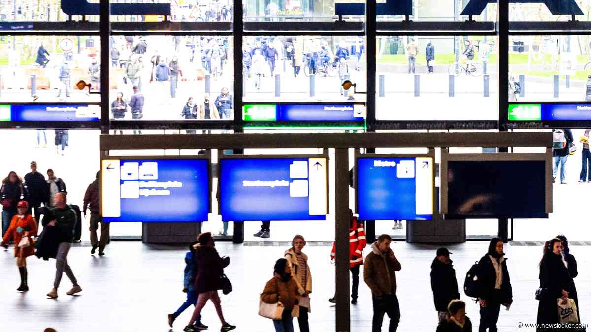 Man (26) schiet in de lucht in stationshal Rotterdam Centraal
