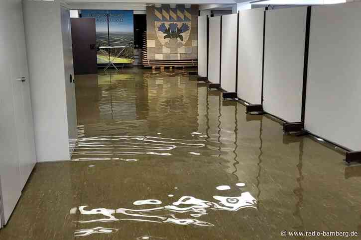 Keller von Landratsamt Deggendorf unter Wasser gesetzt