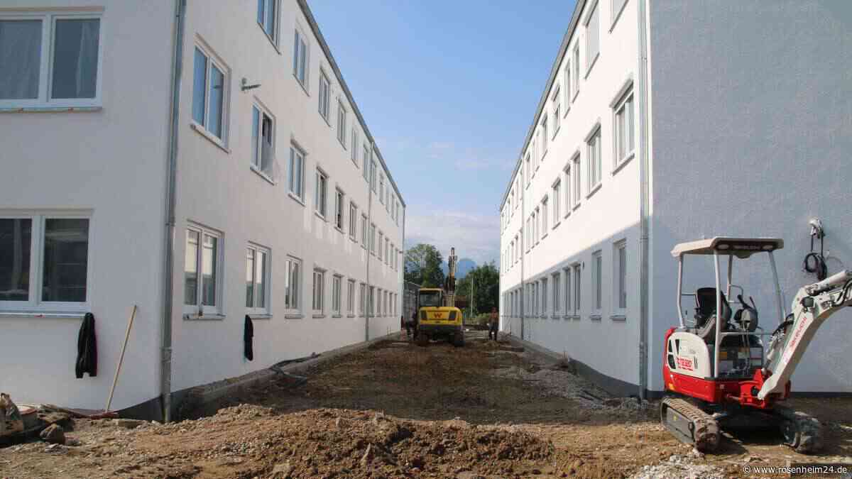 Flüchtlingsunterkunft in Kolbermoor: Bau fast fertig – doch Prozesstermin steht in den Sternen