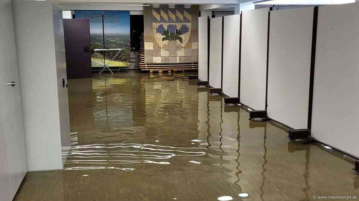 „Einfach idiotisch“: Unbekannte fluten Landratsamt in Bayern