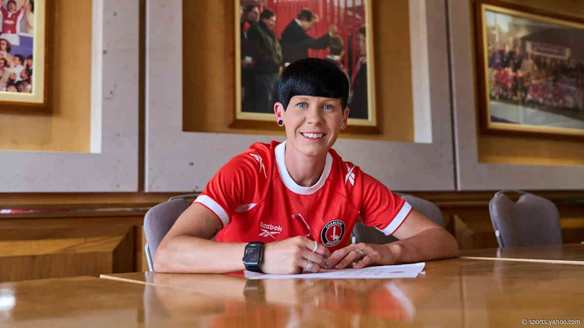Charlton Athletic sign Leicester's Neville