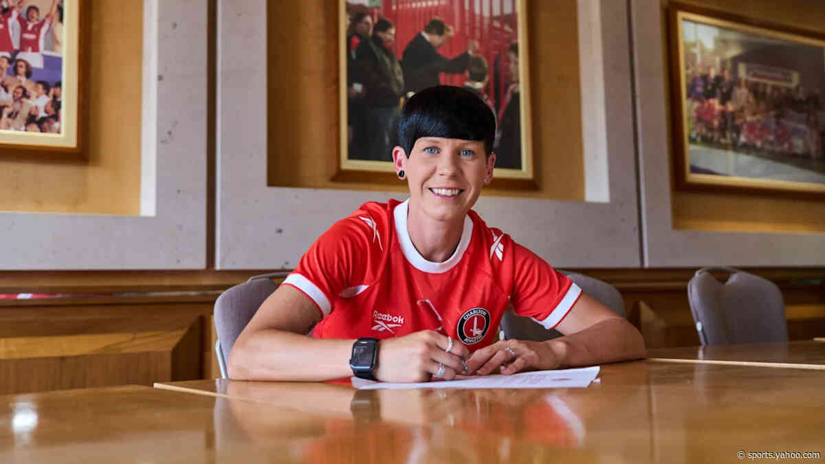 Charlton Athletic sign Leicester City defender Neville