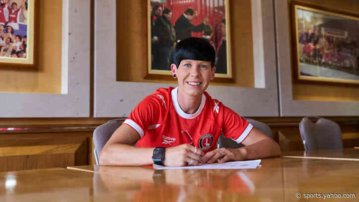 Charlton Athletic sign Leicester City defender Neville