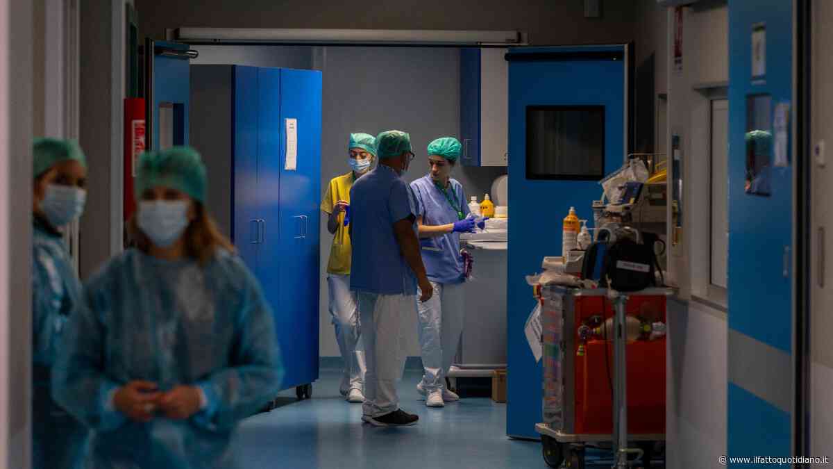Sanità, firmato il contratto del comparto: aumento di 240 euro per gli infermieri. Sindacati: “Personale dei pronto soccorso penalizzato”