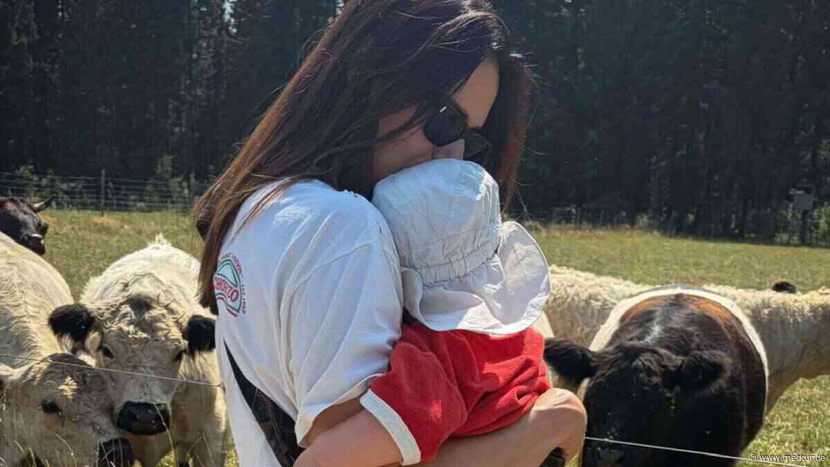 Sportmoderatorin Esther Sedlaczek zeigt ganz seltenes Foto von ihrem jüngsten Sohn
