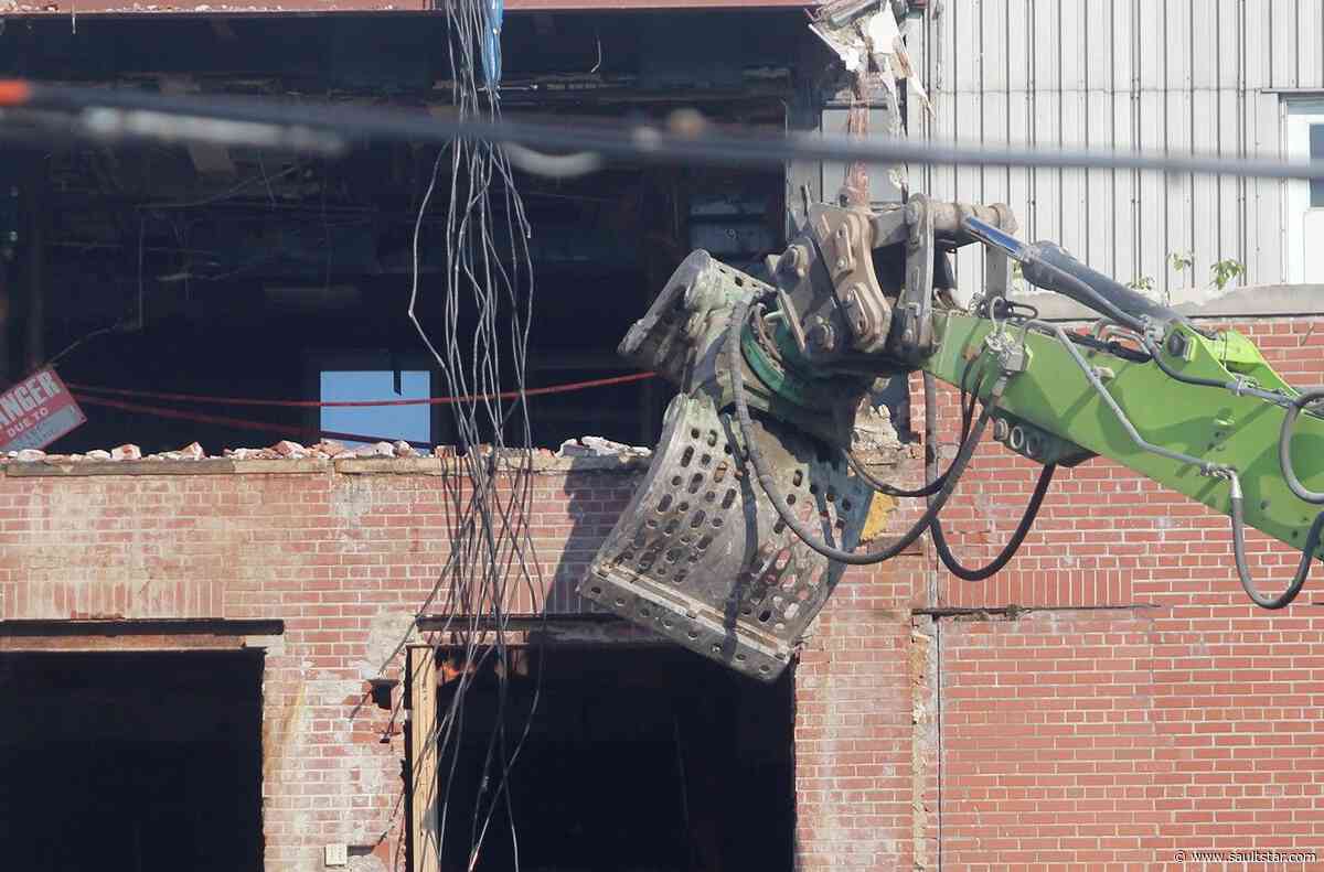 Another brick off the wall – PHOTO GALLERY