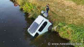 Auto te water geraakt in Engelen, mogelijke link met antiasielbekladdingen