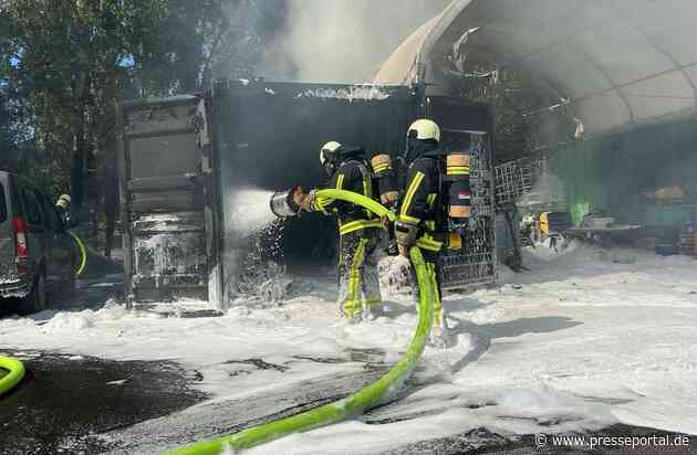 FW-BO: Brand von zwei Überseecontainern in Bochum-Wattenscheid - Starke Rauchentwicklung im Bereich der Lohrheidestraße