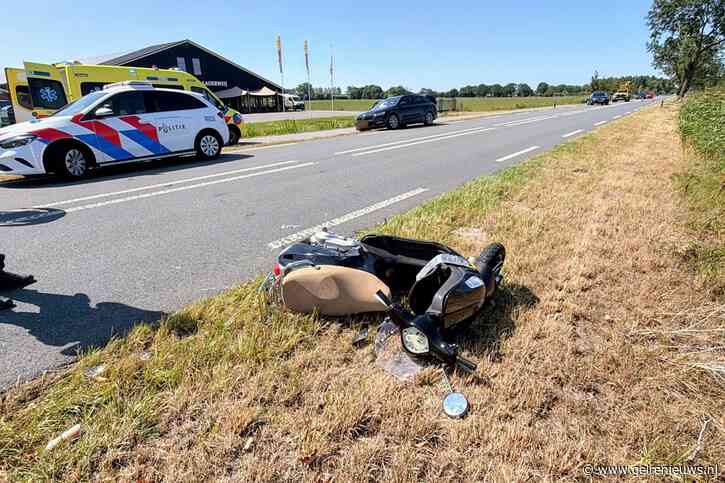 Twee gewonden na botsing tussen auto en scooter