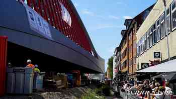 Viel Kritik am Bahn-Neubau: Hamburg schiebt riesige Brücke mitten durch Szeneviertel