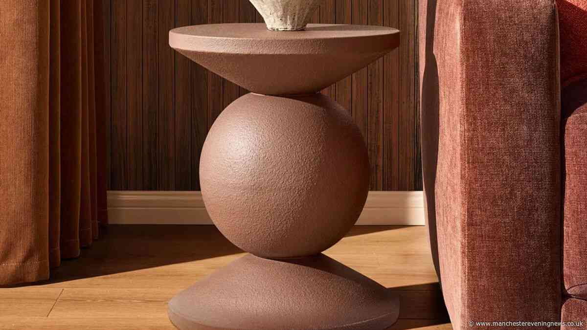 'Rich' living room table reduced from £85 to £34 is perfect for anyone who loves plants