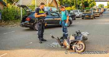 Scooterrijder gewond na botsing met auto in Lathum
