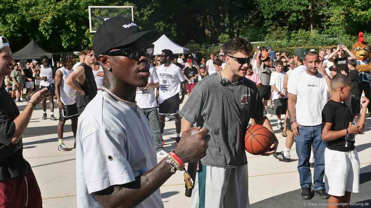 Filmen, was sich bewegt: Braunschweig feiert Dennis Schröders Show im Prinzenpark