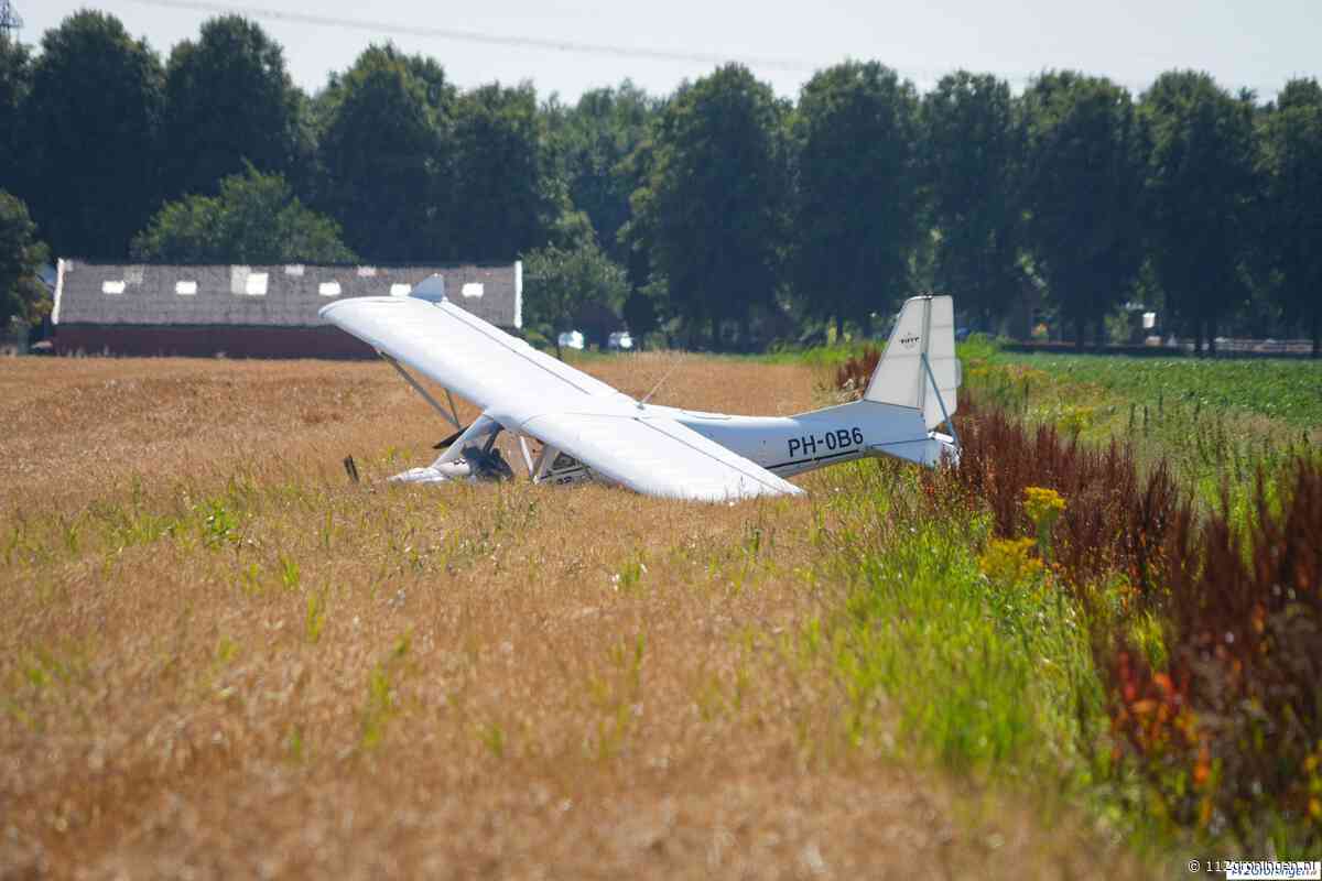 Klein vliegtuig maakt noodlanding bij Vledderveen