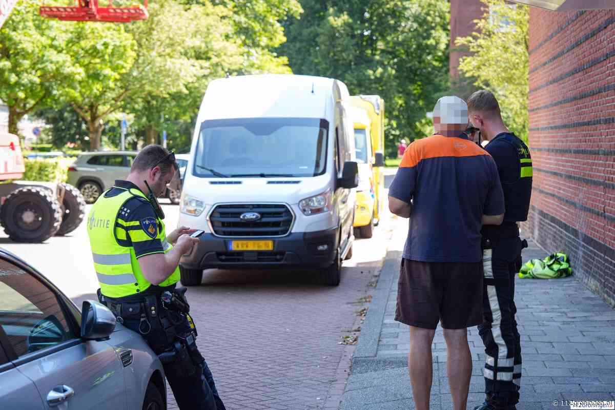 Vrouw met rollator gewond na aanrijding door pakketbezorger in Groningen