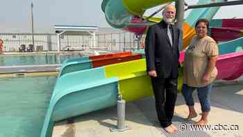 Maple Creek, Sask., leaders make a splash on new waterslides