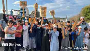 'Stop the stink', say campaigners at factory demo