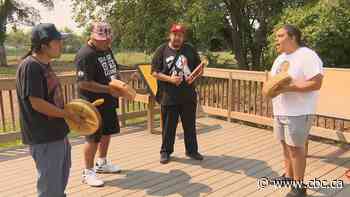 Indigenous leaders honour white bison in ceremony at Winnipeg's Assiniboine Park Zoo