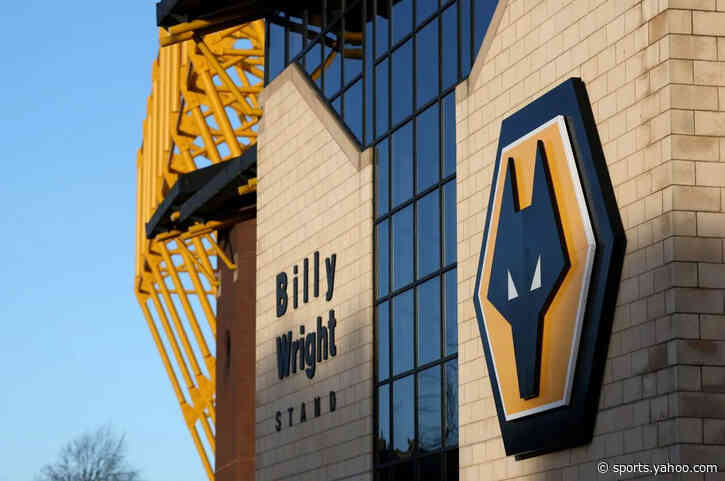 Wolves sign Jones and Francis