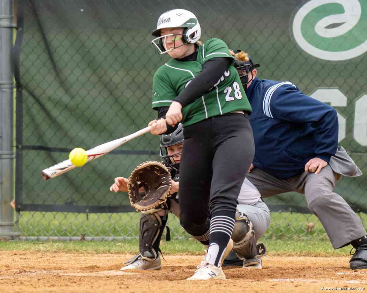Siena softball signs former Shenendehowa star Becca Zawistowski