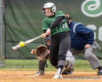 Siena softball signs former Shenendehowa star Becca Zawistowski