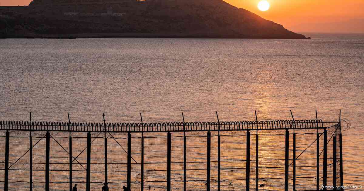 Piek in aantal migranten dat vanuit Marokko zwemmend Spaanse enclave probeert te bereiken