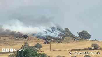 Smoke warning after large scrubland fire breaks out