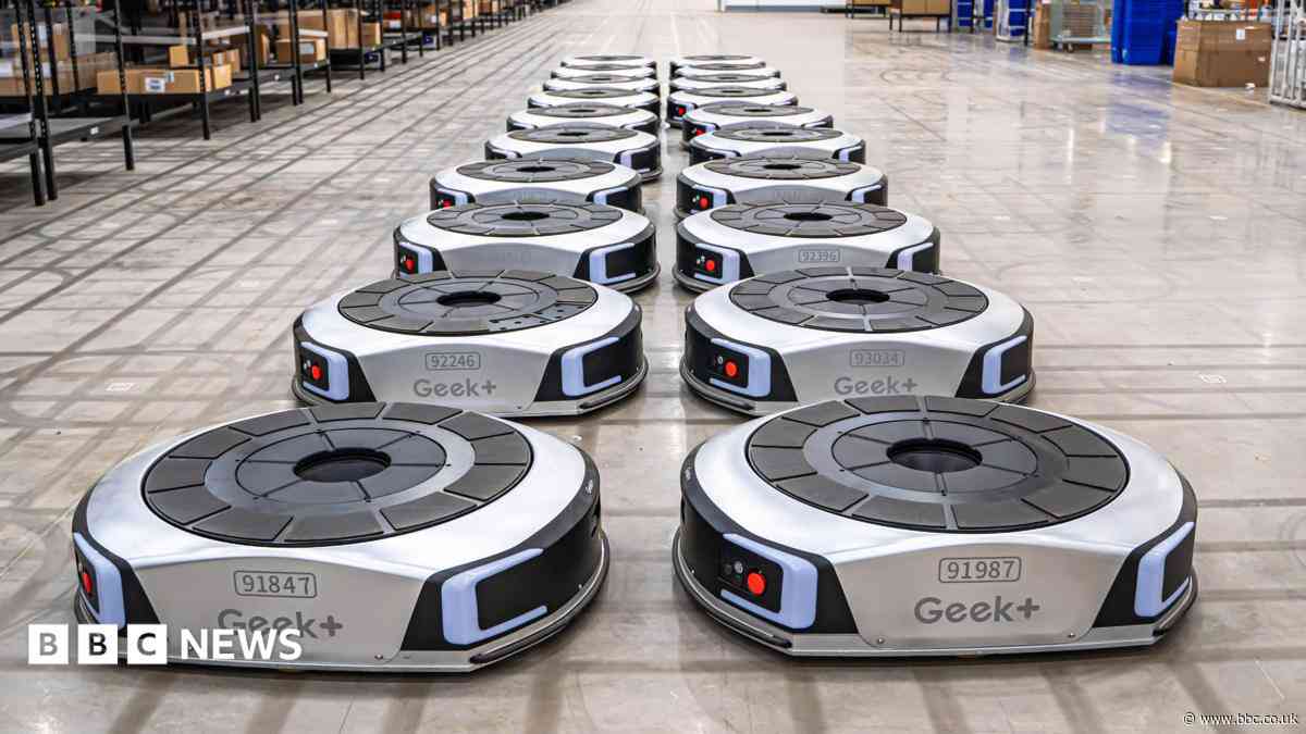 The Chinese robot army transforming the UK's retail industry