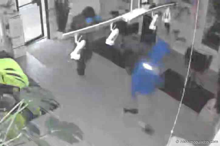 RCMP looking for two suspects after break in at Duncan beauty salon