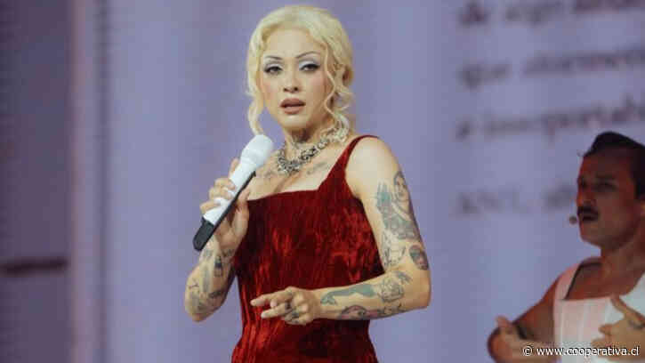 "La gente nace y muere pobre": Mon Laferte afirma que su éxito es un caso "extraordinario"
